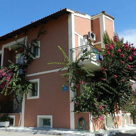 Διαμερίσματα Κωνσταντίνος Αγία Ευφημία Εξωτερικό φωτογραφία