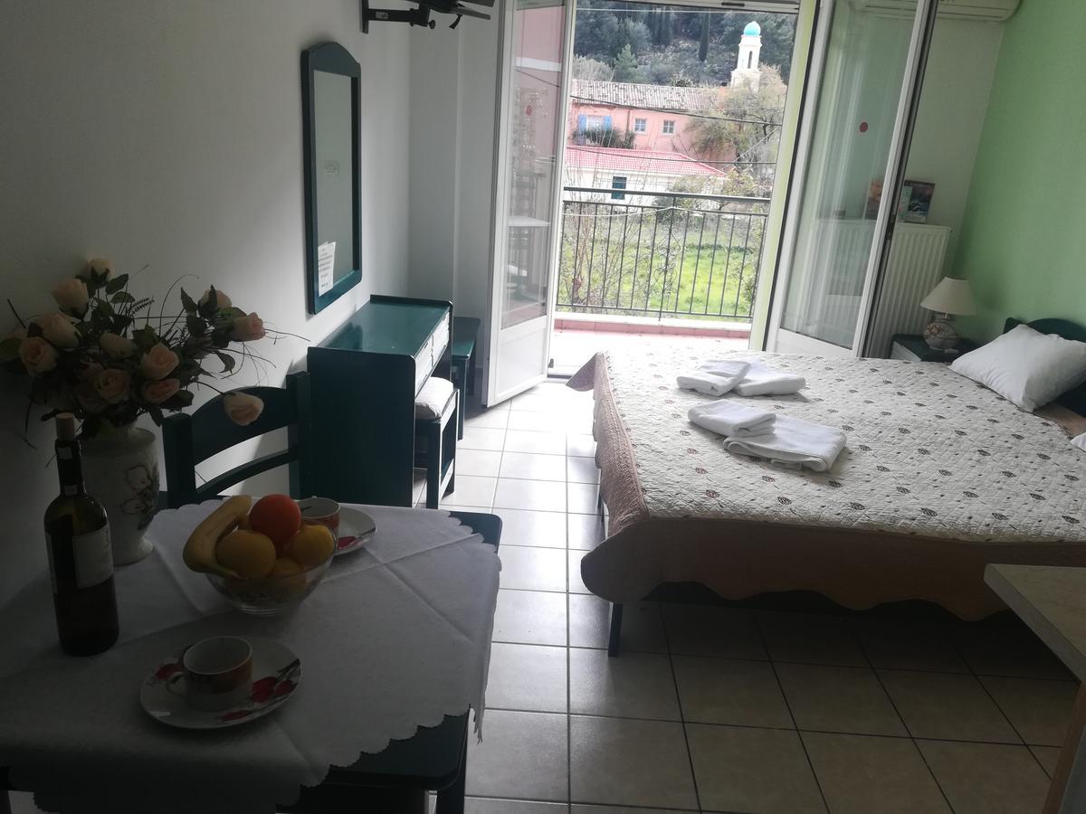 Διαμερίσματα Κωνσταντίνος Αγία Ευφημία Εξωτερικό φωτογραφία