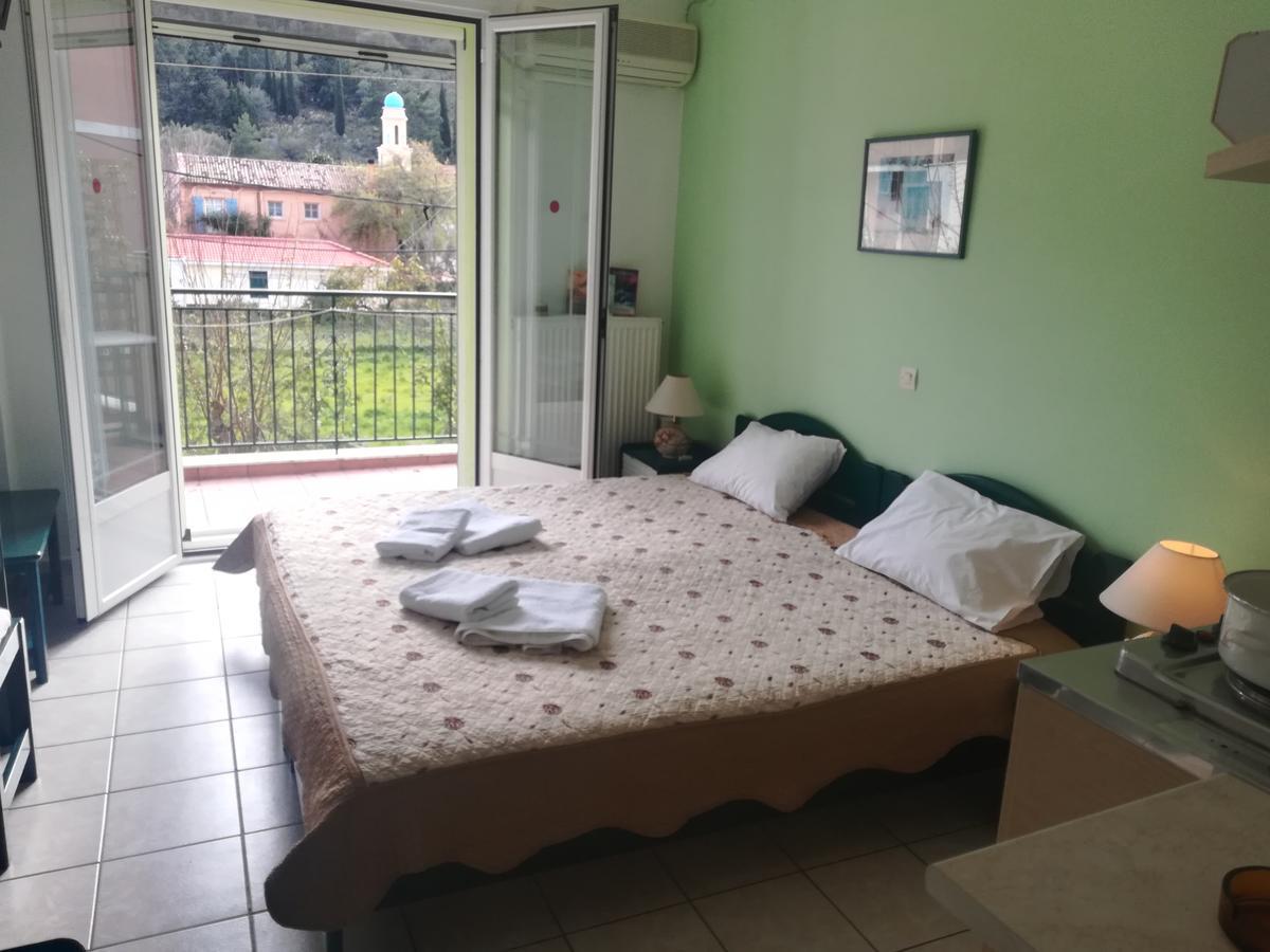 Διαμερίσματα Κωνσταντίνος Αγία Ευφημία Εξωτερικό φωτογραφία